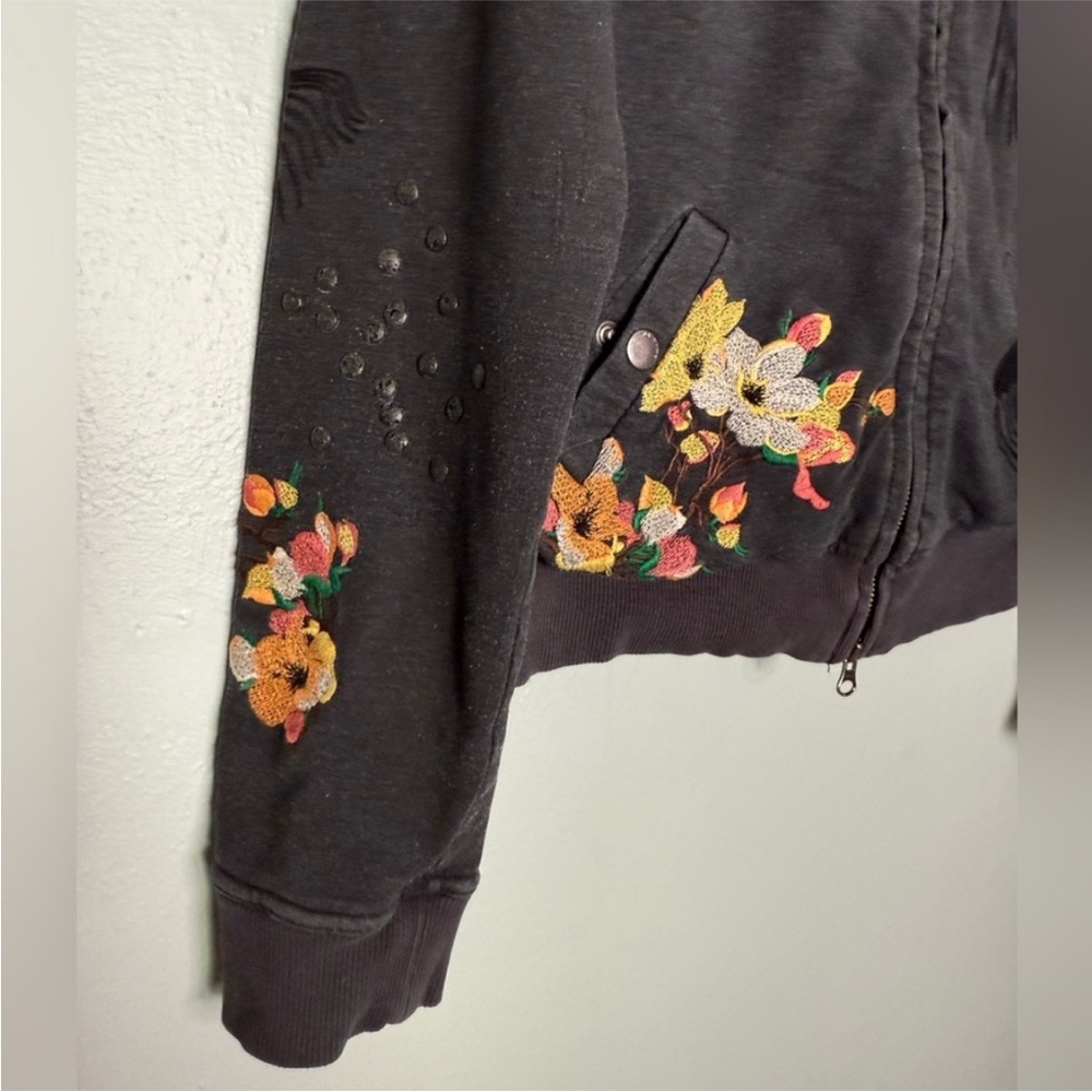 Da-Nang embroidered dark grey hoodie - Picture 7 of 8